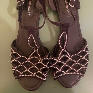 Scalloped sparkly cut out sandals size 7.5